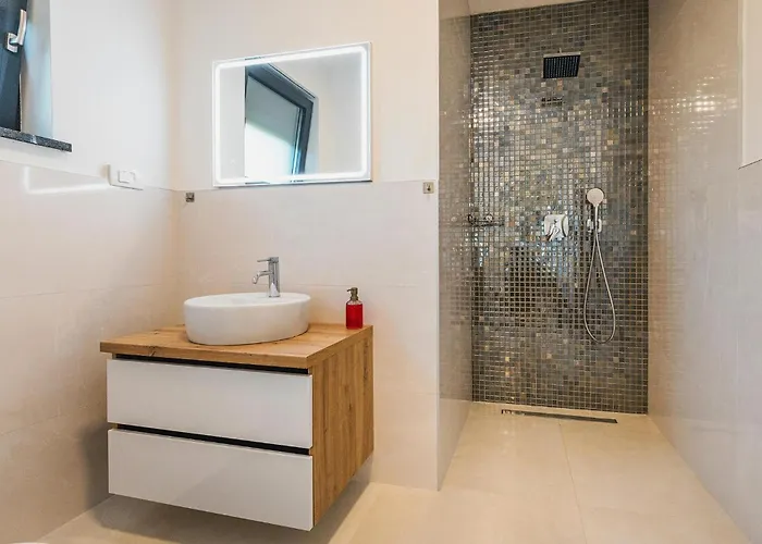 Hébergement de vacances Cozy In With Sauna Kaštelir