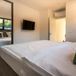 度假居 Amazing In With Sauna Kaštelir
